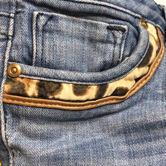Cache Skinny Leg Leopard Pocket Blue Jeans - Picture 4 of 8